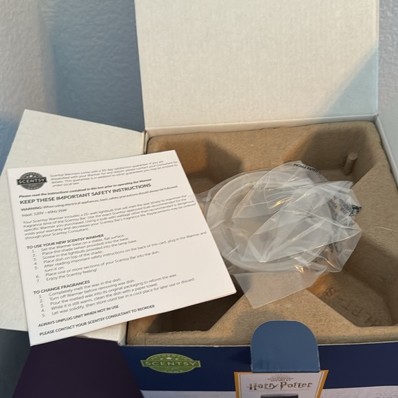 Harry Potter Hogwarts Scentsy Warmer - Picture 5 of 9